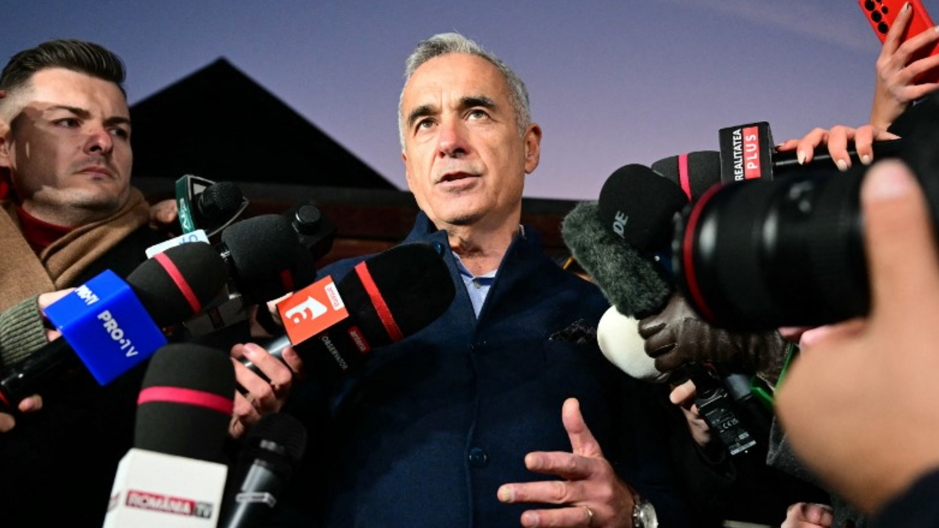 Călin Georgescu se retrage din viața politică. Anunțul făcut în ziua jurământului depus de președintele Nicușor Dan |VIDEO