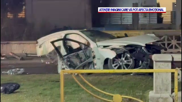 Mașină ruptă în două la intrarea în Mamaia. Un tânăr a murit, trei sunt în stare gravă