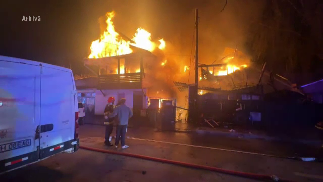 Pompierul grav rănit în incendiul din Ploiești a murit la spital după o lună de chin