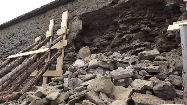 S-a surpat un segment din zidul Cetății Medievale Sighișoara. În 2018, o altă porțiune s-a prăbușit și a fost apoi refăcută