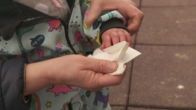 O treime dintre copiii care ajung la medic au alergii din cauza igienei excesive. Avertismentul specialiștilor