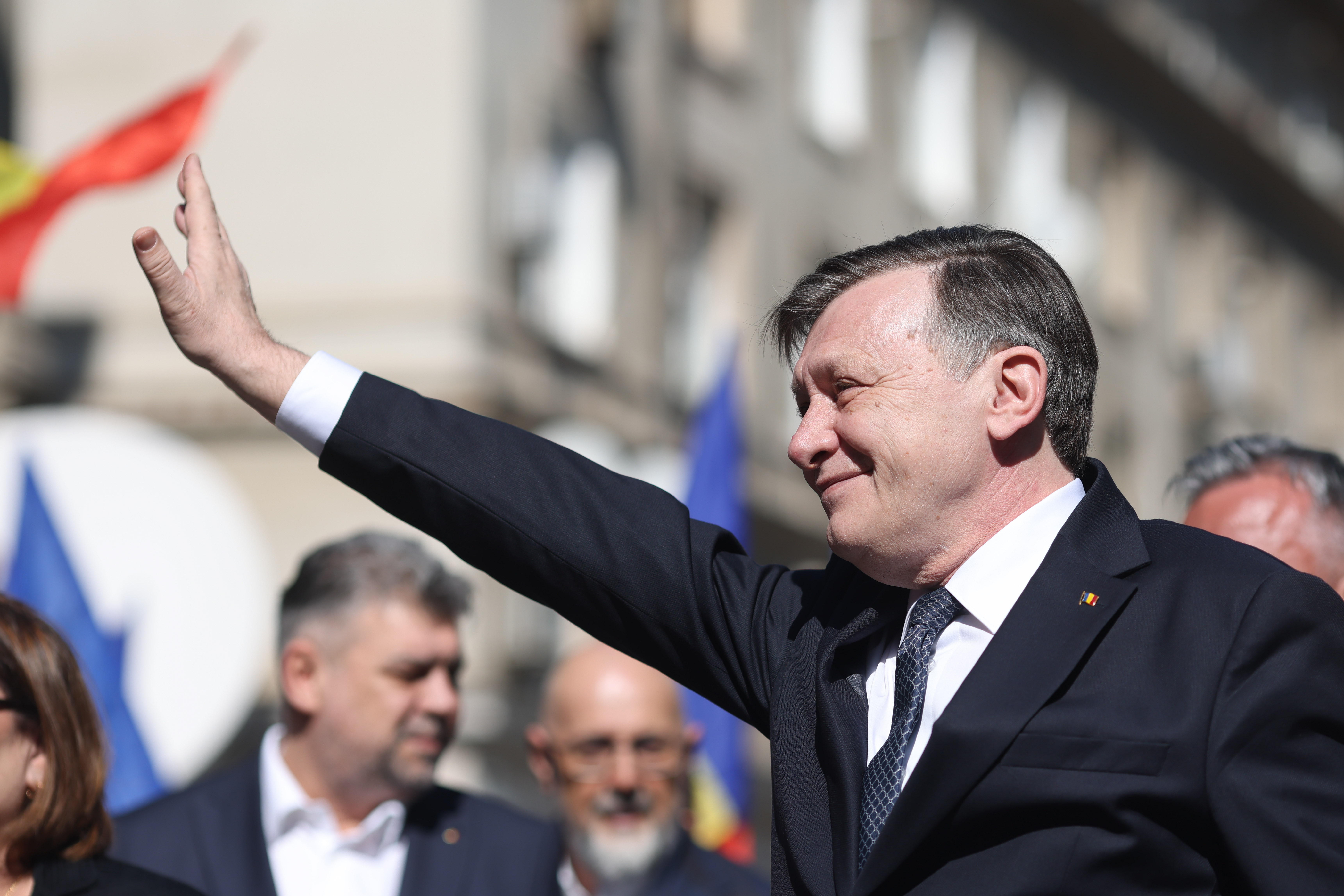 Apelul lui Crin Antonescu către copii: „lăsaţi pentru o oră, două, internetul”