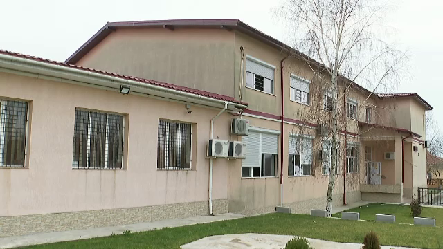 O școală din Constanța a fost evacuată din cauza produselor de curăţenie. Cinci elevi și un profesor au ajuns la spital