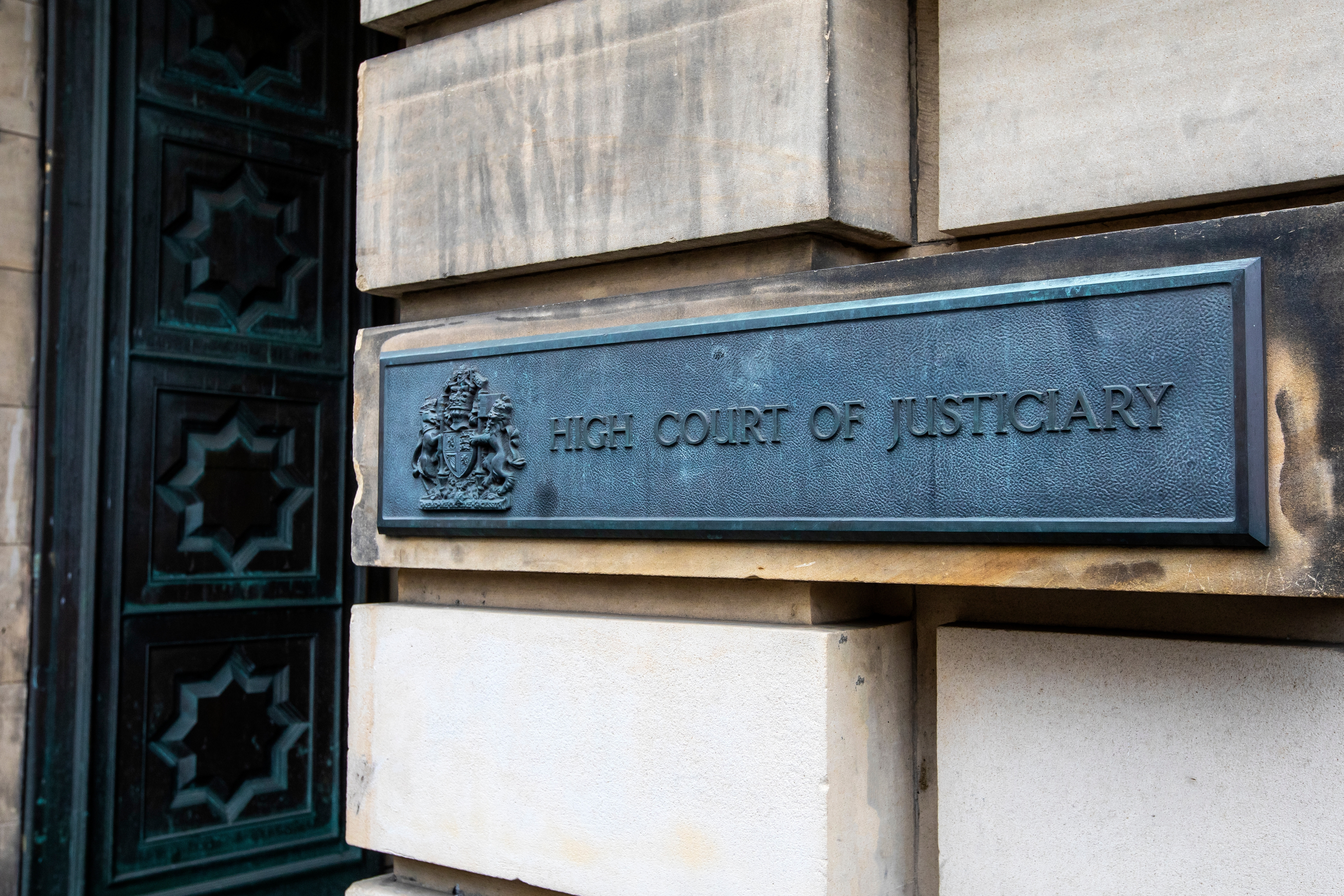 O femeie declarată moartă s-a prezentat la tribunal pentru a dovedi că trăiește. Ce au descoperit judecătorii