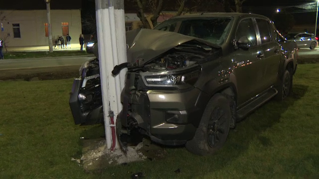 Un șofer a murit după ce i s-a făcut rău la volan. A pierdut controlul și a intrat într-un stâlp