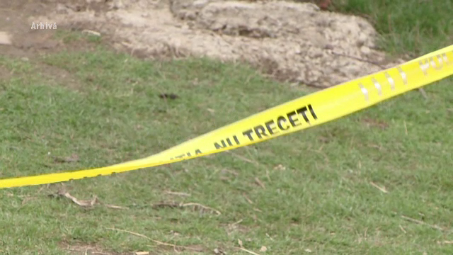 O fetiță de patru ani a fost ucisă în bătaie de mama ei. Femeia mai are un copil subdezvoltat și fără certificat de naștere