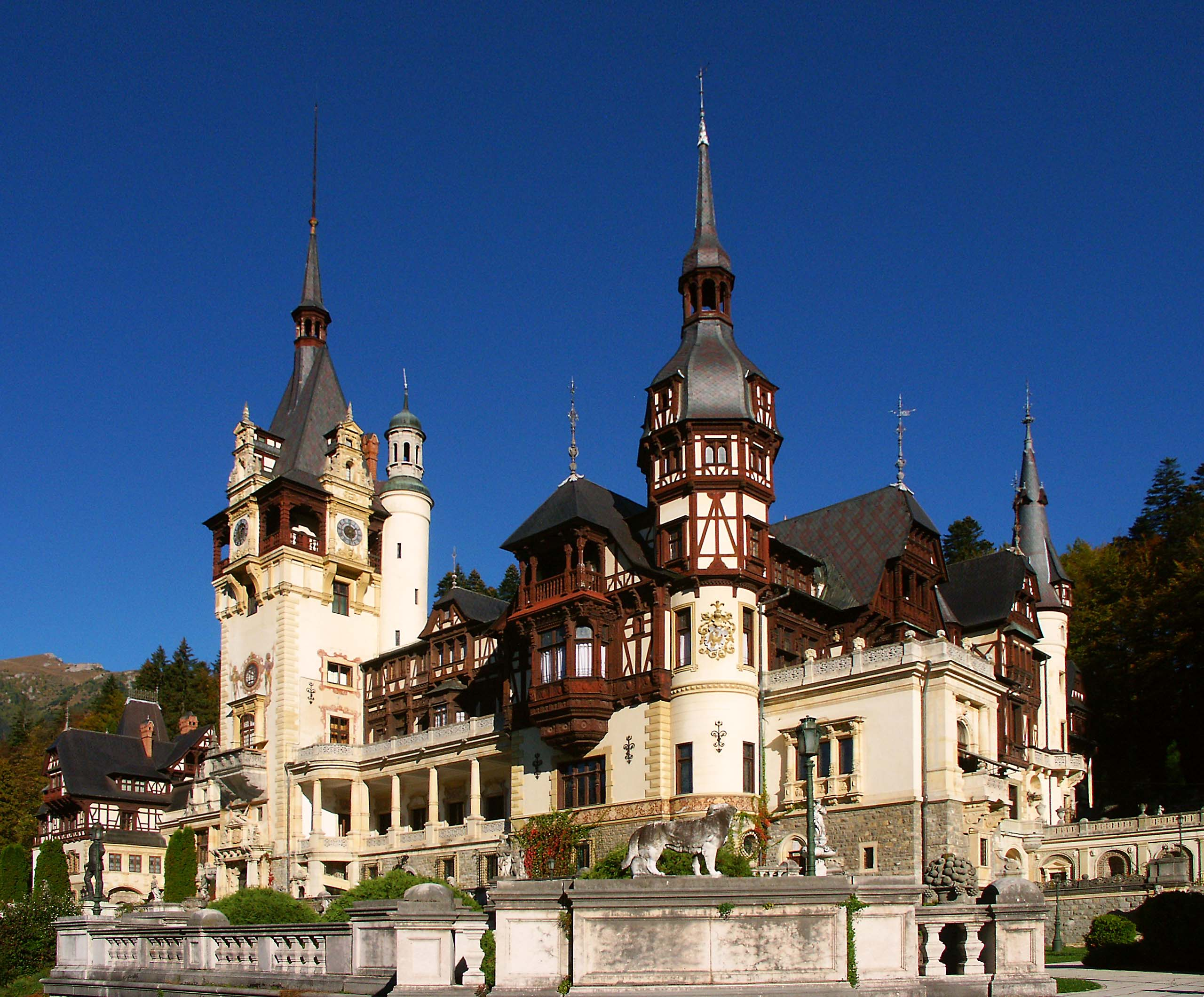 Destinații culturale &icirc;n Rom&acirc;nia. Topul orașelor &icirc;n care poți vizita tezaurul cultural al țării