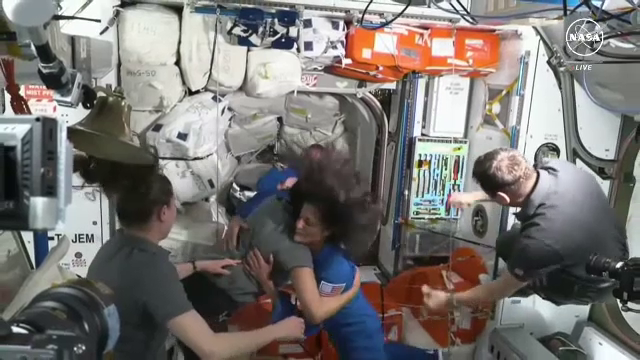 Misiunea spațială pentru aducerea acasă a astronauților blocați pe ISS, anulată. Trump și Musk găsesc și aici motiv politic