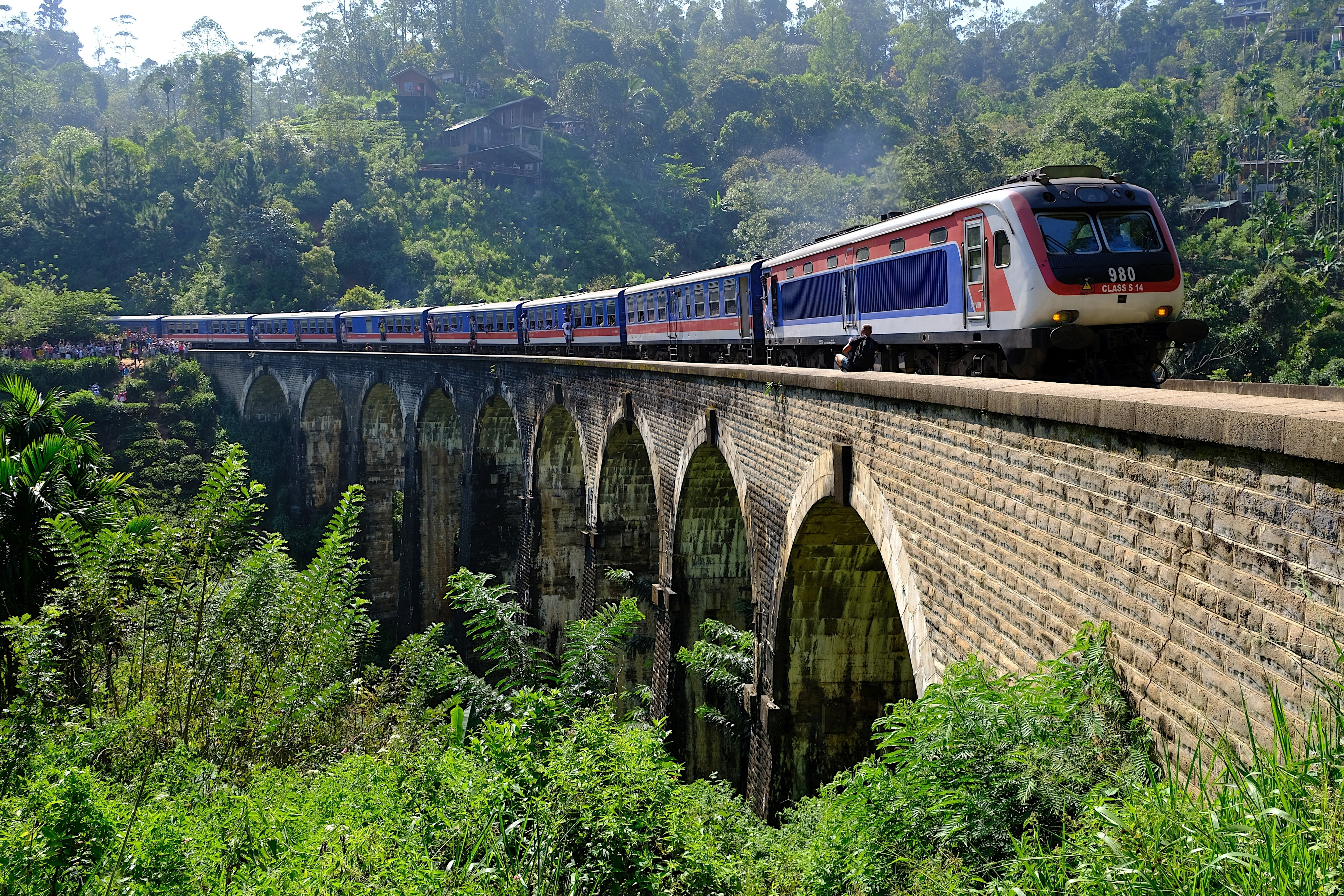 O turistă chineză a fost grav rănită, după ce și-a scos capul pe fereastra unui tren pentru a face o fotografie