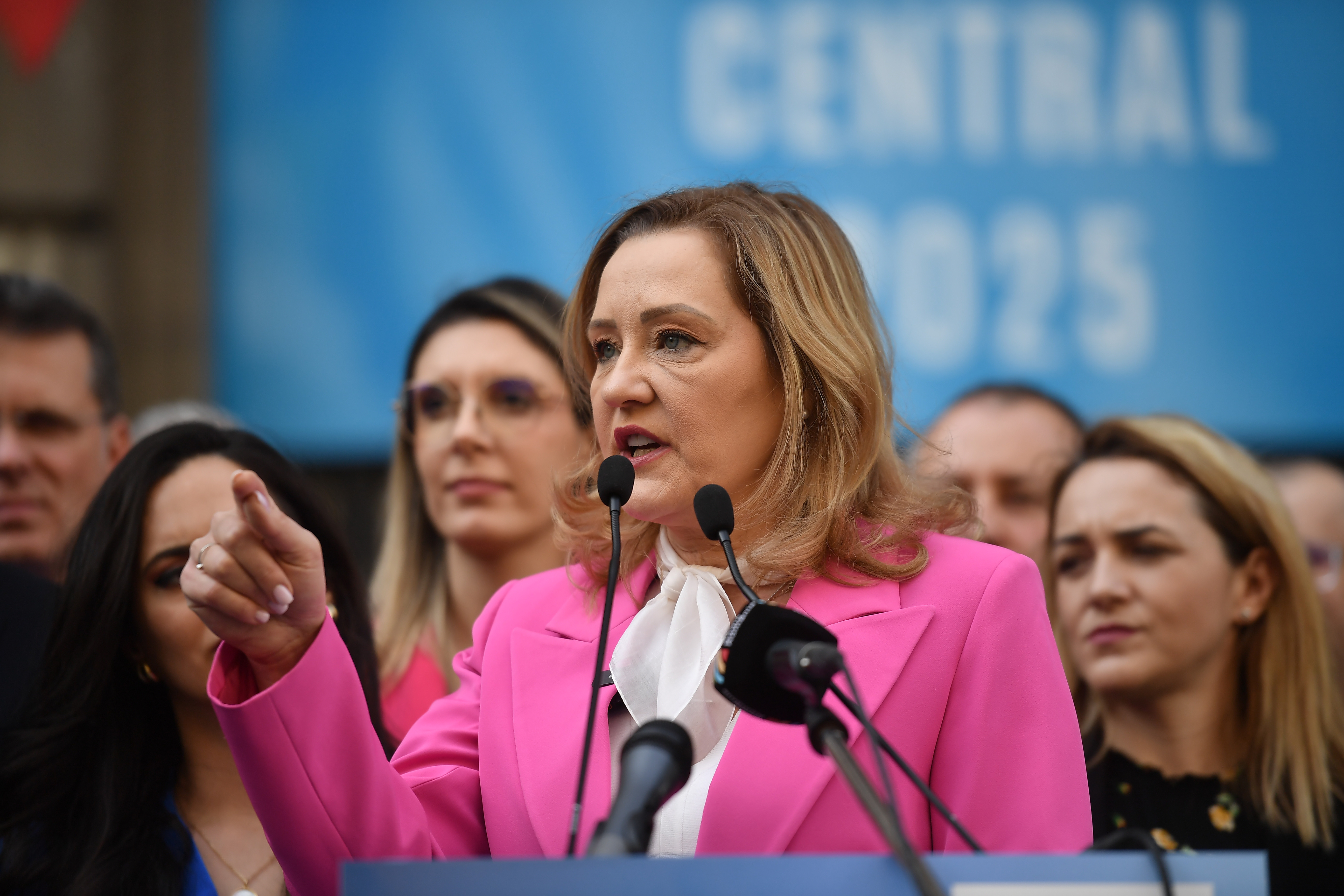 USR a decis: Cine va prelua șefia partidului, după demisia Elenei Lasconi