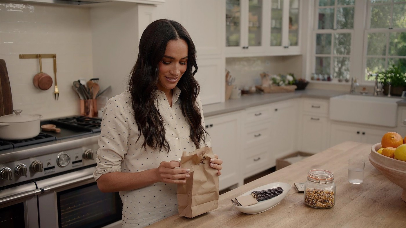 Bucătarul familiei regale britanice critică serialul lui Meghan Markle: „Fac televiziune ieftină”