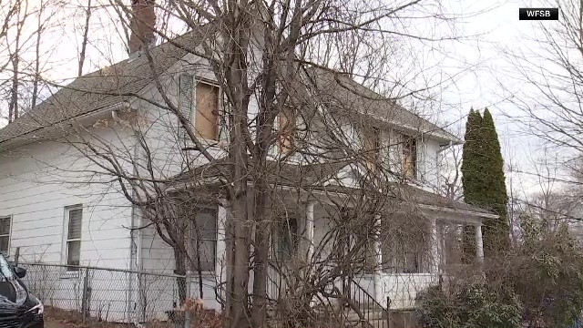 Un bărbat a fost sechestrat peste 20 de ani de mama vitregă, de la vârsta de 11 ani. Cum a scăpat din casă