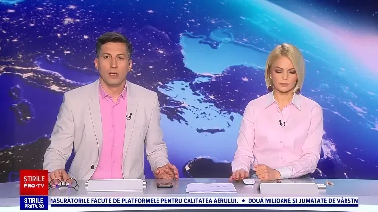 Furtuni puternice au măturat România. Case și blocuri avariate, mașini distruse. Un bărbat a fost ucis de un copac căzut