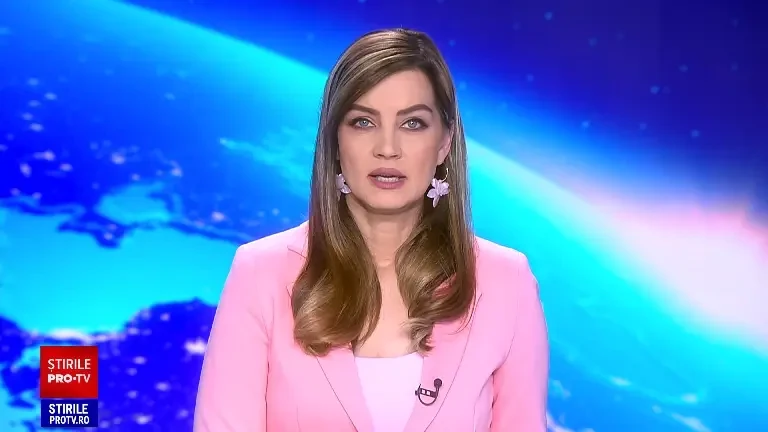 Motorul unui avion a luat foc după o aterizare de urgență. Pasagerii au fost scoși pe aripa aeronavei. VIDEO