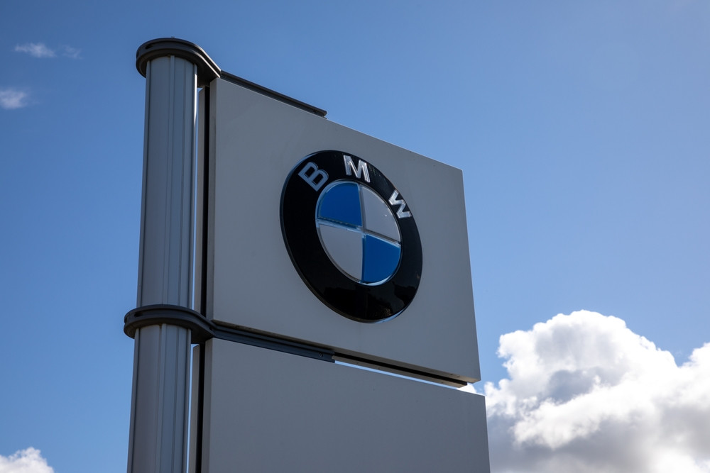 Lovitură financiară pentru gigantul auto BMW. Pierdere de 1 miliard de euro, din cauza tarifelor impuse de Donald Trump