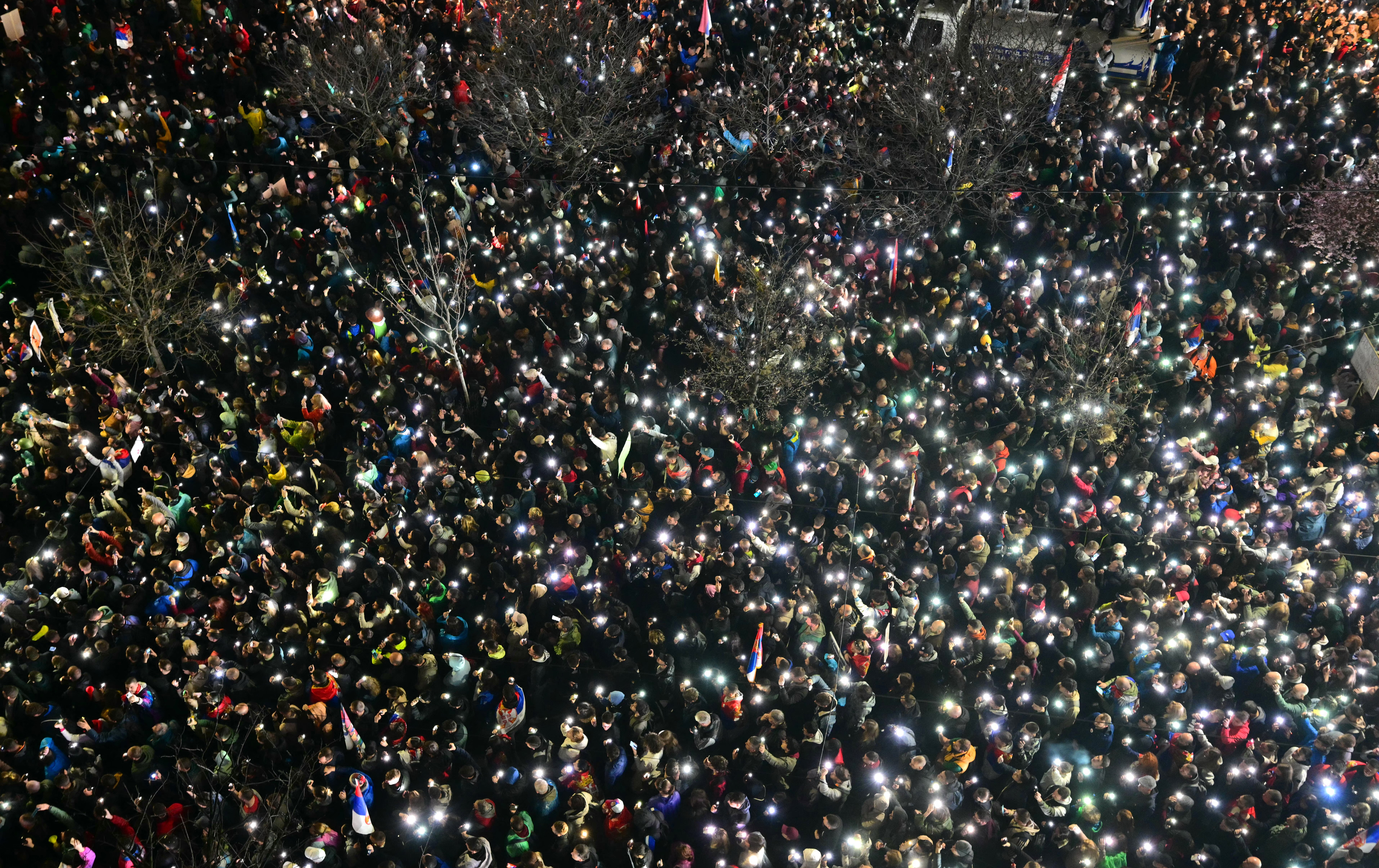 Protest uriaș la Belgrad. Peste 100.000 de sârbi cer ”un stat normal, un stat de drept, fără corupţie”