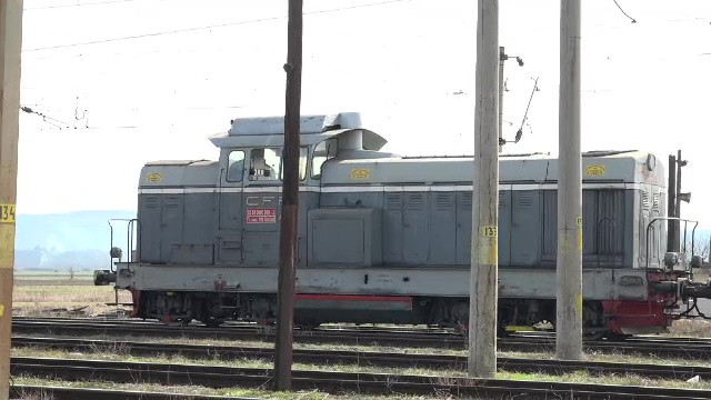Un angajat CFR din Târgu Mureș a murit electrocutat în Gara Războieni, după ce s-a urcat pe o locomotivă