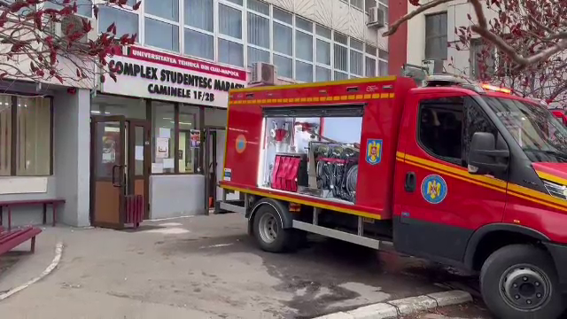 Incendiu într-o cameră aflată la etajul 6 al unui cămin studenţesc din Cluj-Napoca. De la ce ar fi izbucnit focul