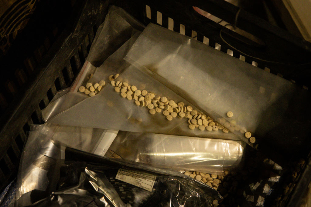 Cea mai mare captură de ”cocaina săracului”. Peste o tonă de droguri transportate din Siria au fost confiscate în Irak