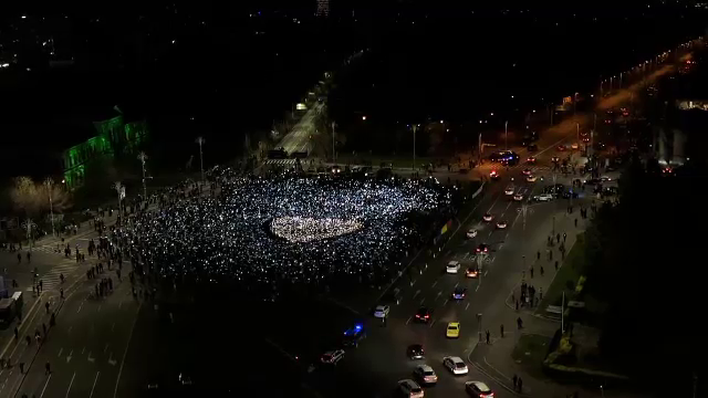 Moment emoționant la mitingul pro-Europa din București de sâmbătă seară. Zeci de mii de români au intonat „Oda Bucuriei”