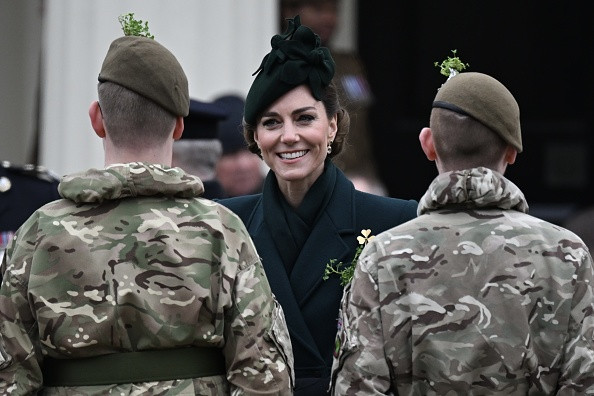 Prințesa Kate, apariție îndrăzneață cu pălărie de cowboy. Mesajul pentru echipa feminină de rugby a Angliei. FOTO