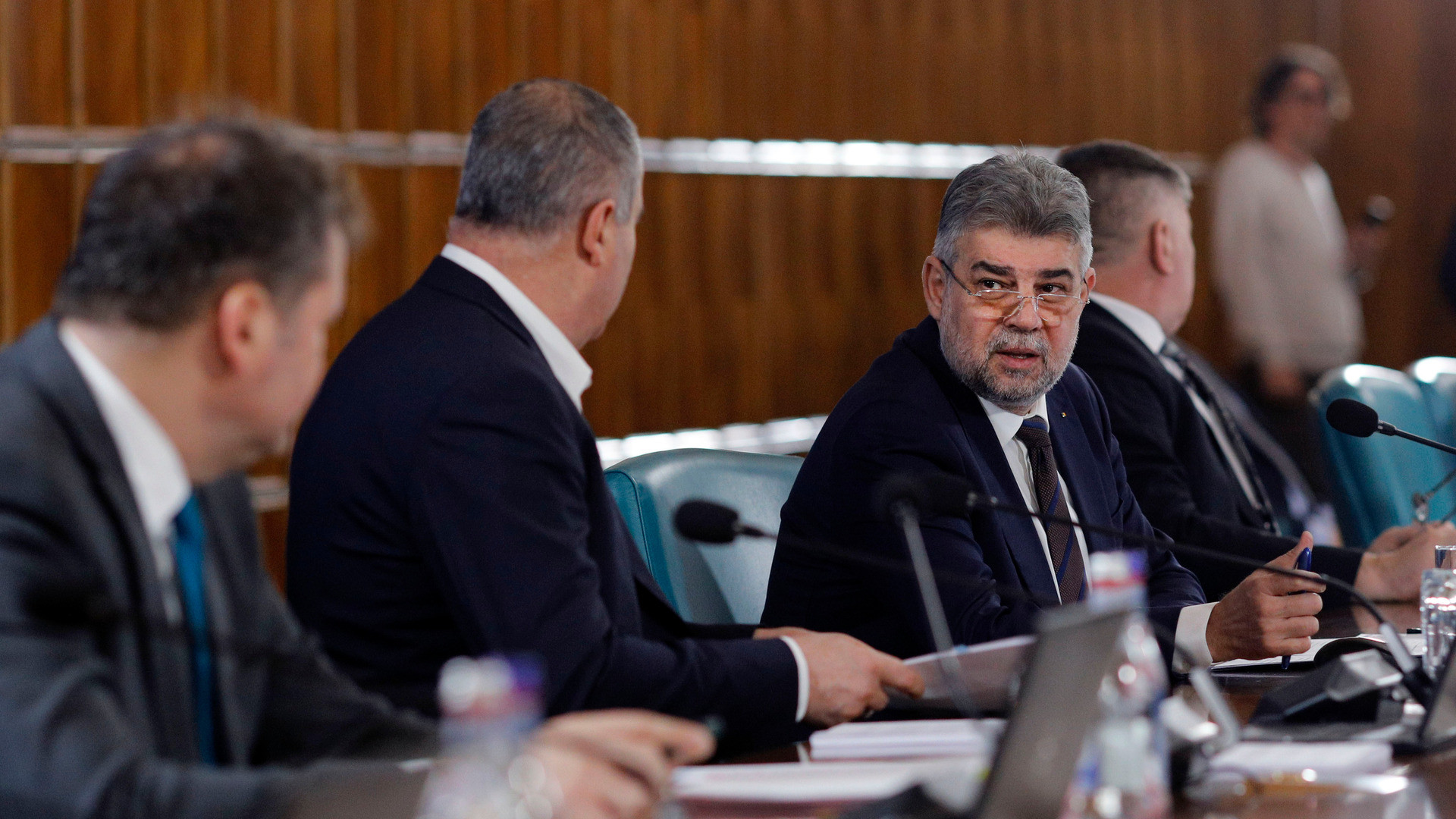 După Parlament, și Guvernul pregătește tăieri de posturi. OUG-ul pentru reorganizarea ministerelor, gata de aprobare