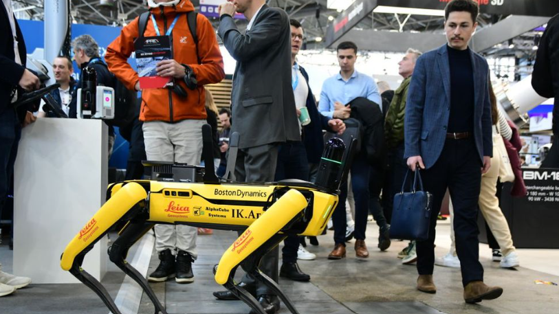 5 echipe de elevi români pleacă la Campionatul Mondial de Robotică FIRST din Houston, SUA!