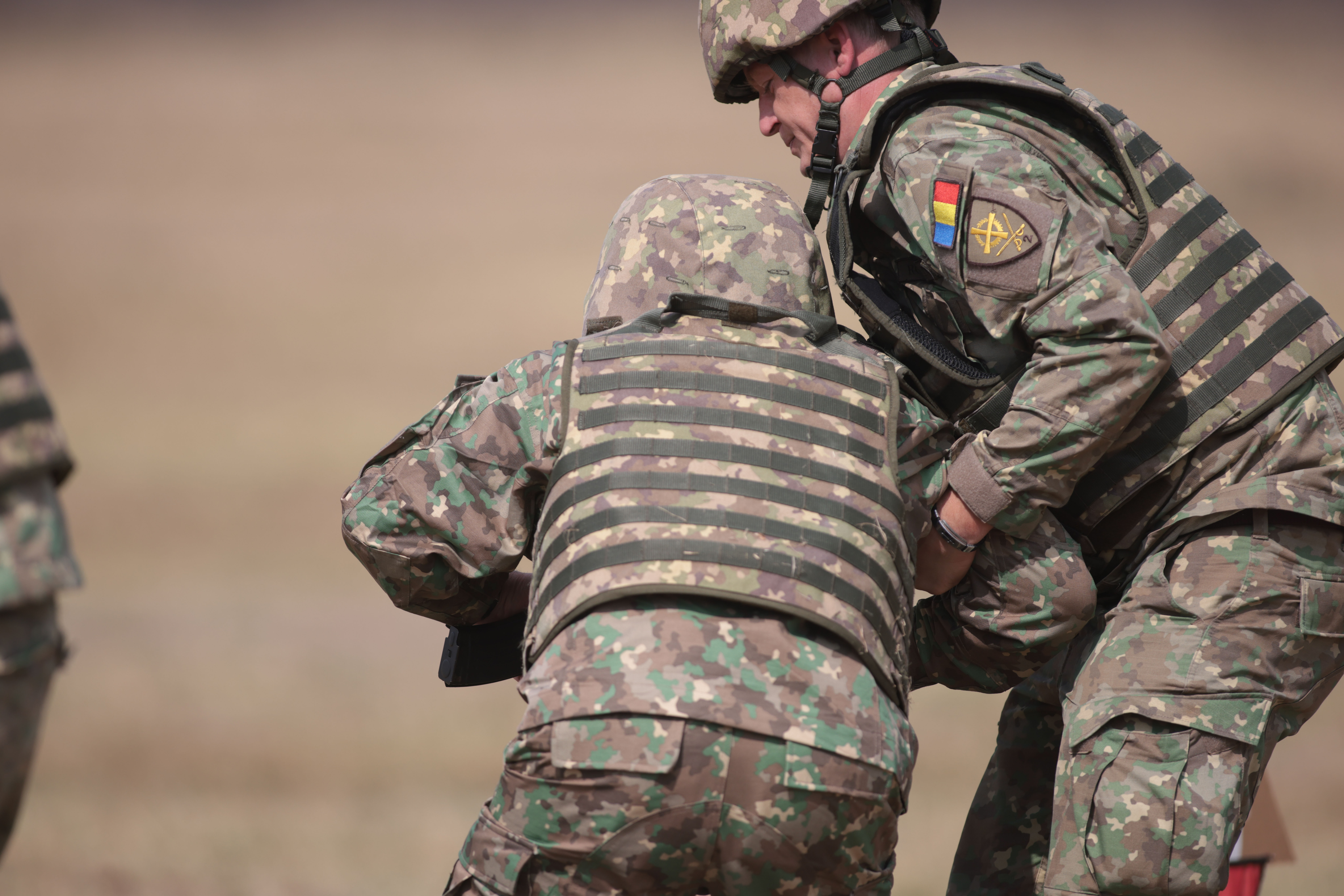 Doi militari au fost răniți într-un poligon din Bistrița-Năsăud. MApN a dezvăluit cauza care a provocat incidentul