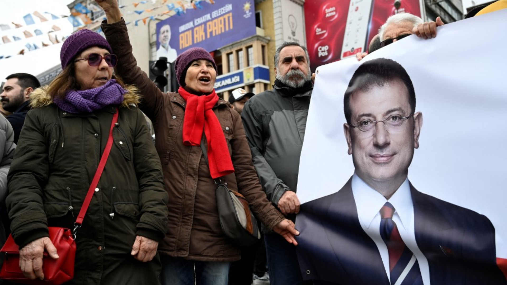 Turcia l-a reţinut și pe avocatul primarului arestat al Istanbulului. Ce acuzații i se aduc