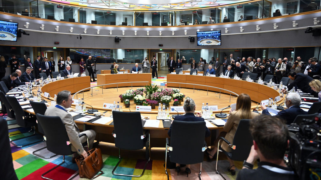 De ce UE va îngheţa pe termen nelimitat activele ruseşti din Europa. Statul care vrea garanții că va fi sprijinit