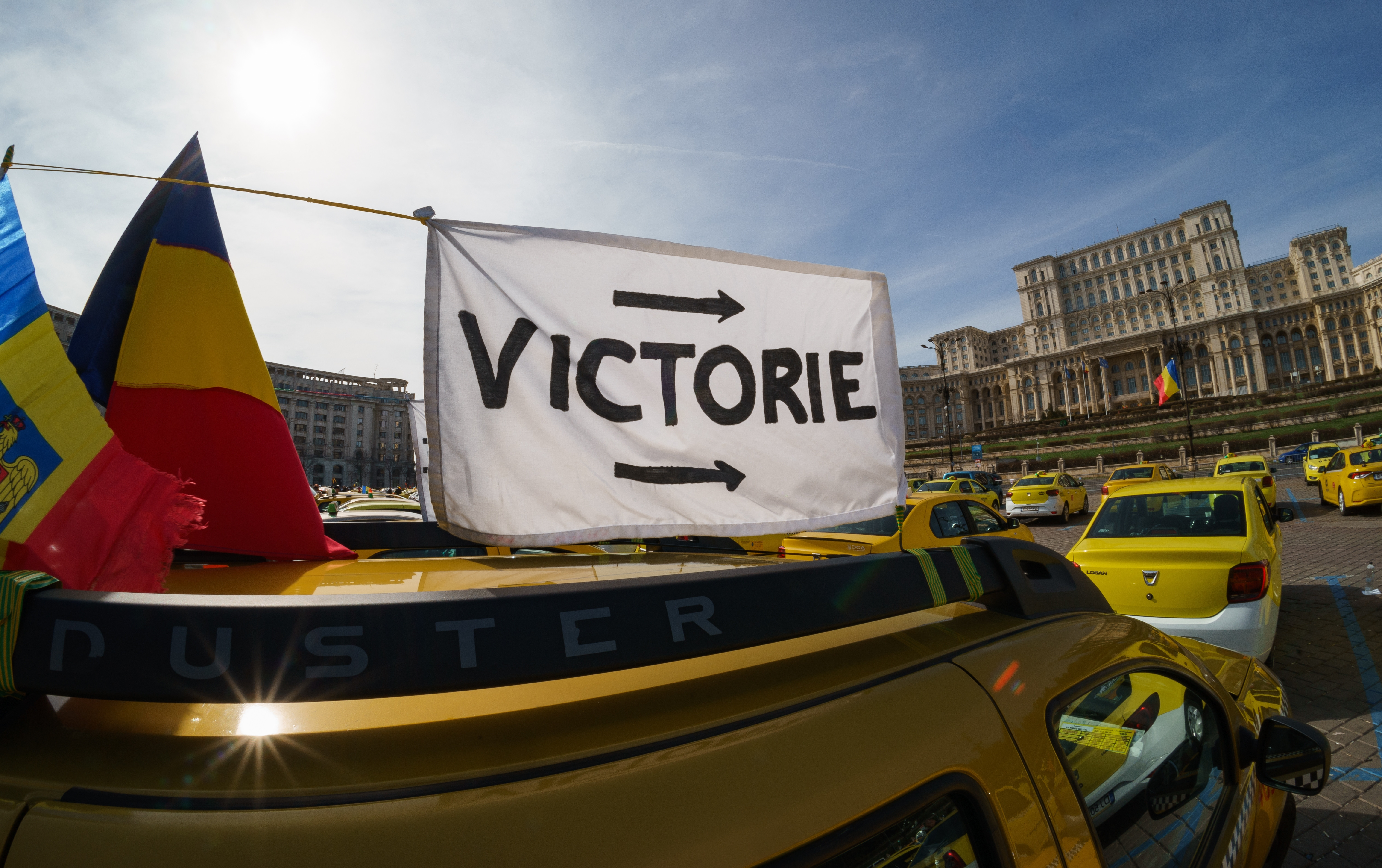 Noi obligații pentru Uber și Bolt în România. ANAF cere platformelor ride-sharing să declare lunar aceste date, inclusiv CNP