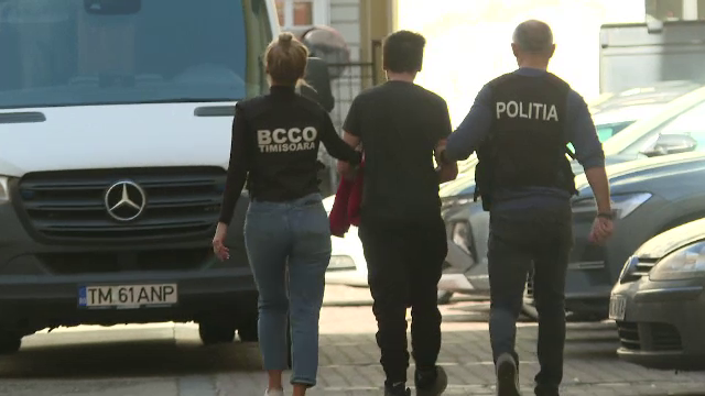 Un bărbat din Gorj, arestat pentru pornografie infantilă. Polițiștii i-au găsit în telefon imagini șocante cu un bebeluș