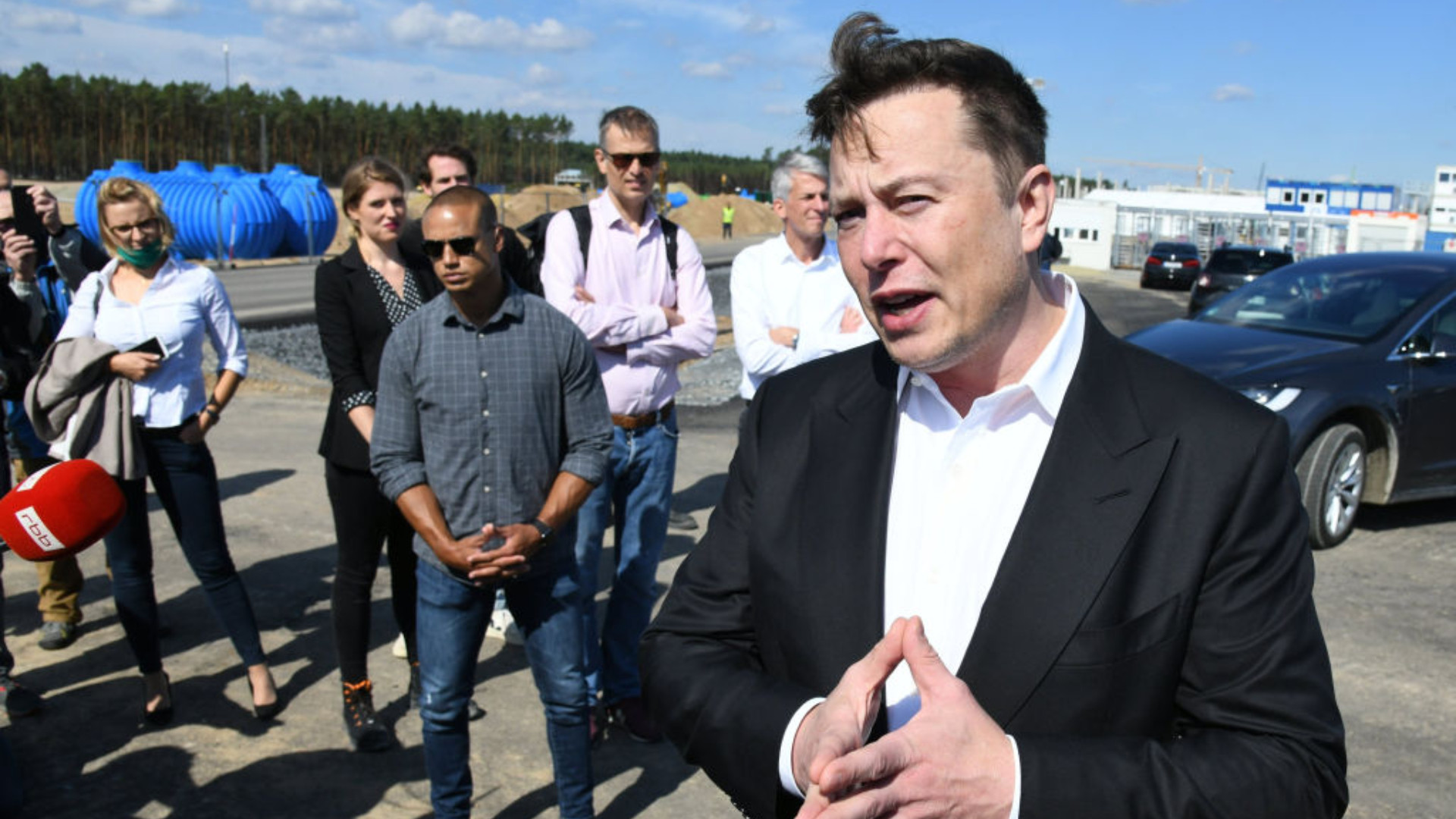 Ce le-a spus Elon Musk angajaților care dețin acțiuni Tesla, după ce valoarea acestora a scăzut cu 50%