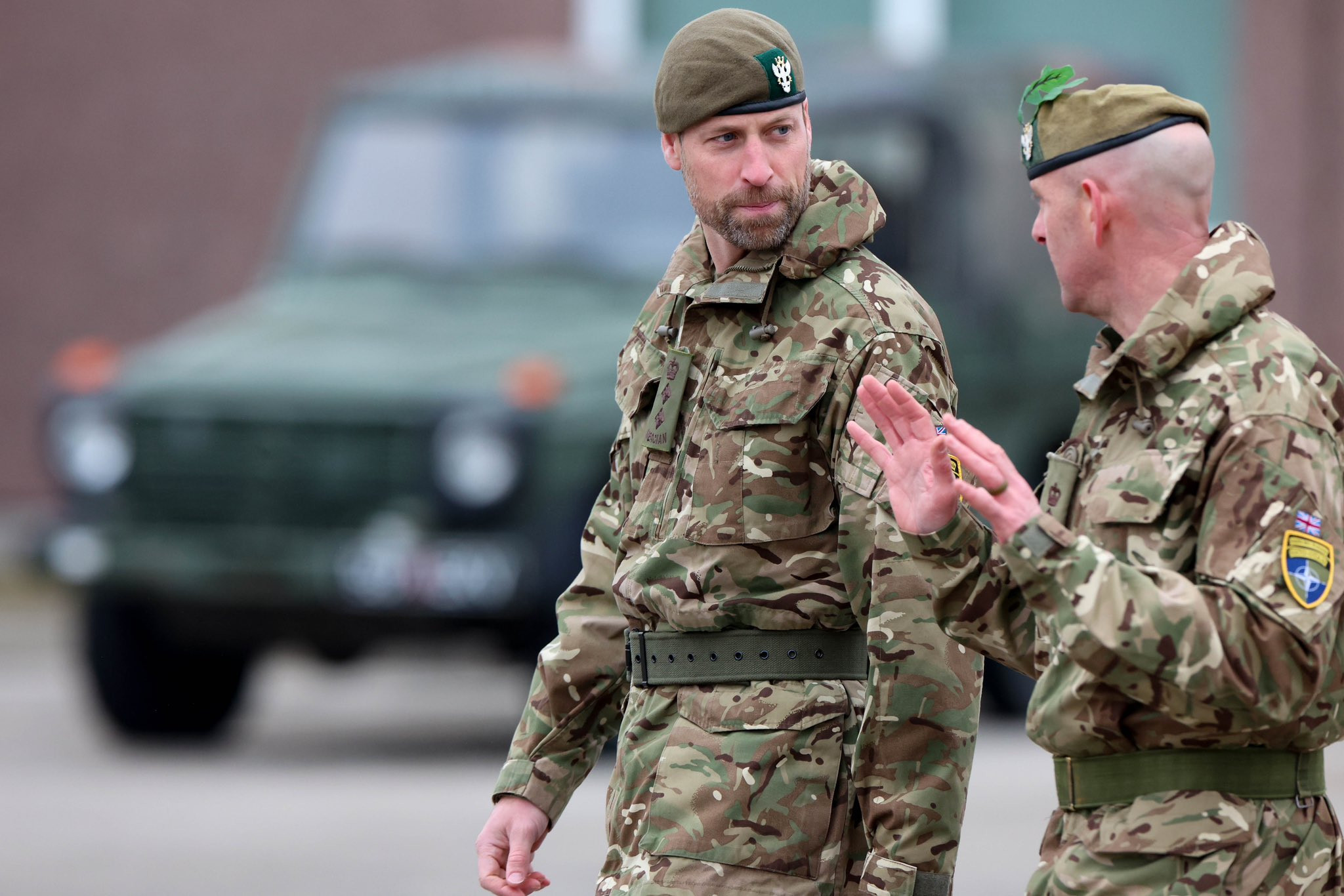 Prințul William, din nou în uniformă militară. Moștenitorul tronului britanic, în vizită la soldații englezi din Estonia