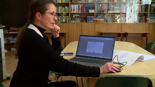 Școlile folosesc cataloage electronice private, în timp ce Ministerul Educației promite un sistem propriu abia din 2029