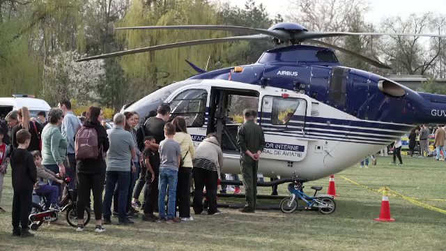 Ziua Poliției, sărbătorită la Palatul Cotroceni cu demonstrații spectaculoase și activități pentru cei mici