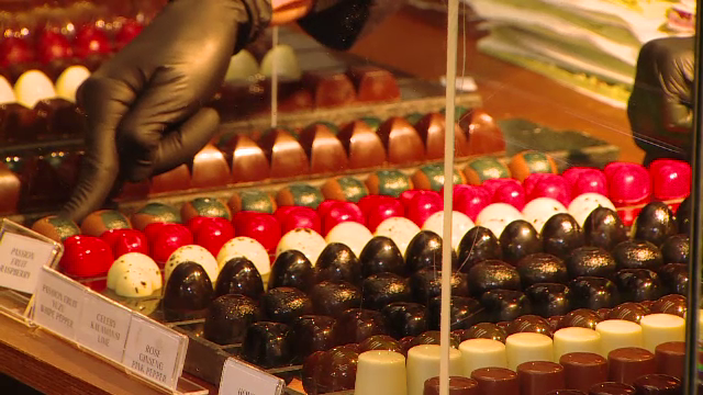 Delicii de Paște la Sala Palatului: bomboane de ciocolată pictate și cozonaci cu fistic. Cele mai căutate produse