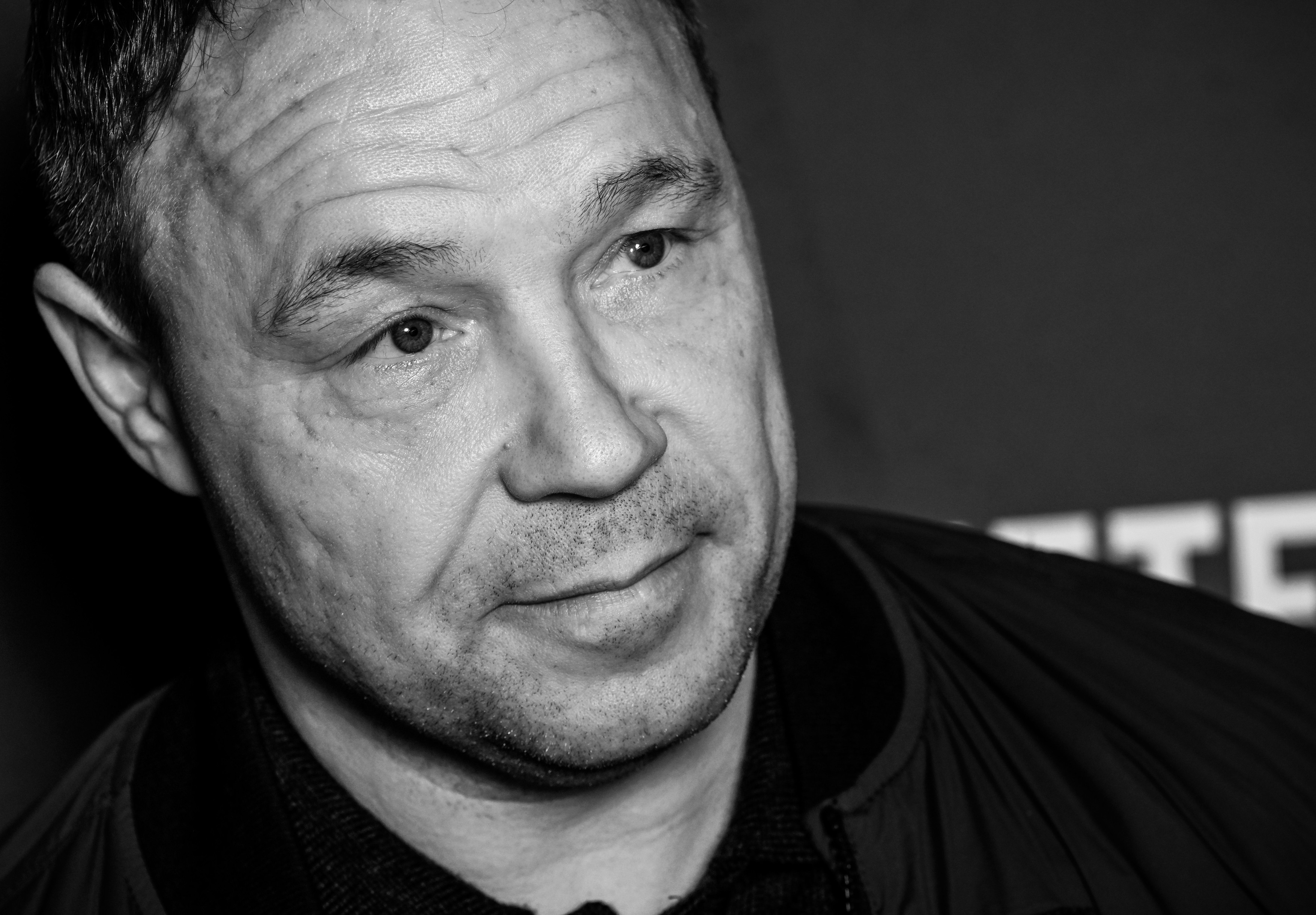 Scenaristul serialului tulburător ”Adolescence”, care vizează ”adolescența coruptă”: ”Există o criză în școlile noastre”