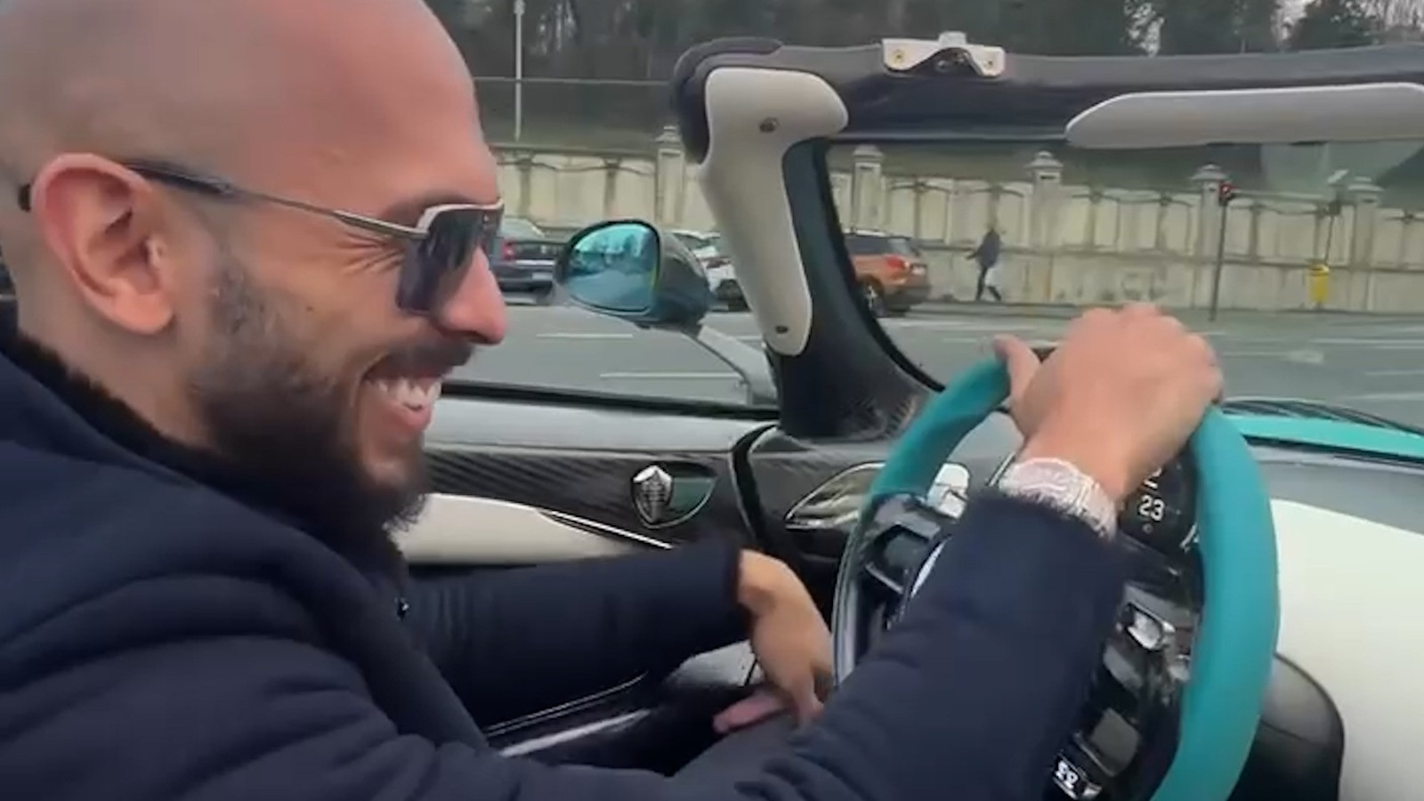 Andrew Tate a gonit cu bolidul cu peste 150 de km/h prin Bucureşti. Brigada Rutieră a deschis o anchetă. VIDEO