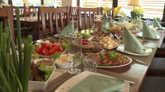 Amenzi pentru comercianții care scumpesc „nejustificat” de Paște. Motivul trist pentru care românii vor mese încărcate