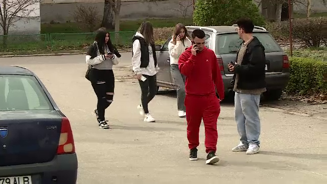 Pregătiri de BAC. Liceenii n-au ”niciun stres” cu ”integramele” la mate, dar au tocit degeaba ”eseele” la simulare