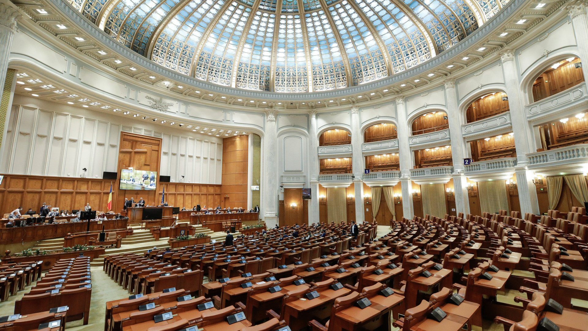 Chiulangiii din Parlament, „arși” la buzunar. Modificarea statutului senatorilor și deputaților ajunge la vot