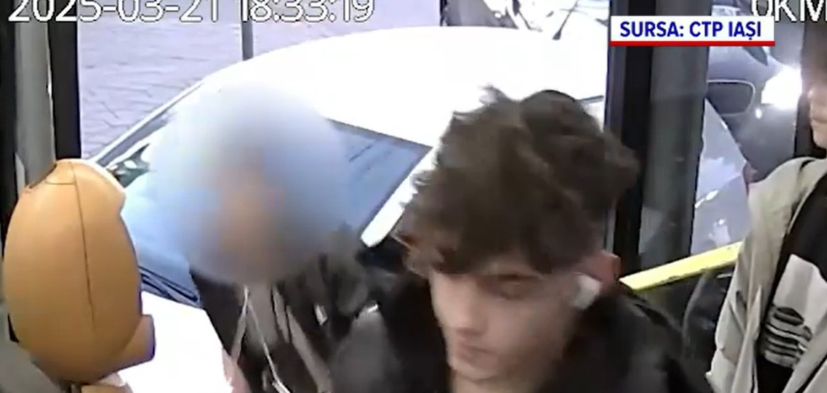Autobuz avariat de un pasager violent în Iași. Imaginile surprinse de camerele video din autovehicul