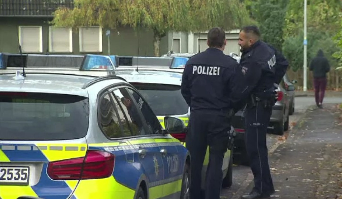 Un bărbat a cumpărat un cuțit dintr-un supermarket, apoi a înjunghiat un client, în Berlin