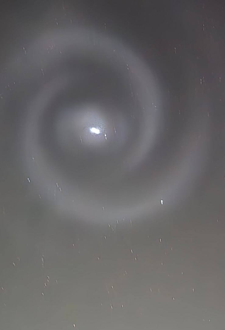 O spirală luminoasă a apărut pe cer și a fost vizibilă în mai multe țări din Europa, printre care și România. De ce a apărut