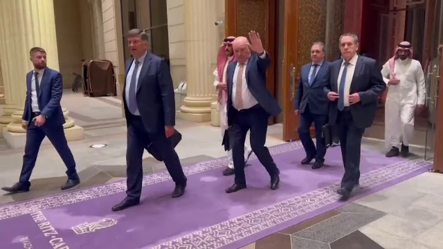 Cum s-ar folosi Rusia de SUA pentru a ocupa poziții și mai bune pe frontul din Ucraina. Vorbe despre pace, război în fapte