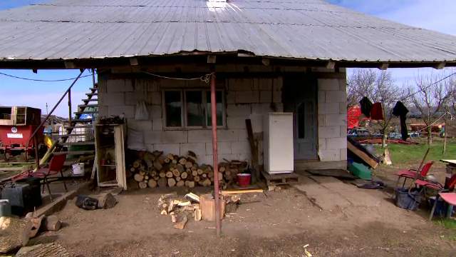 Ce s-a întâmplat cu bebelușul salvat din toaletă, după ce a fost aruncat de partenerul mamei. Cazul a impresionat comunitatea