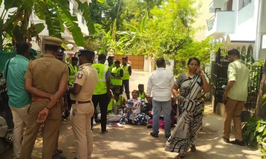 Casa unui YouTuber celebru din India a fost vandalizată după ce a făcut publică o escrocherie a guvernului. FOTO