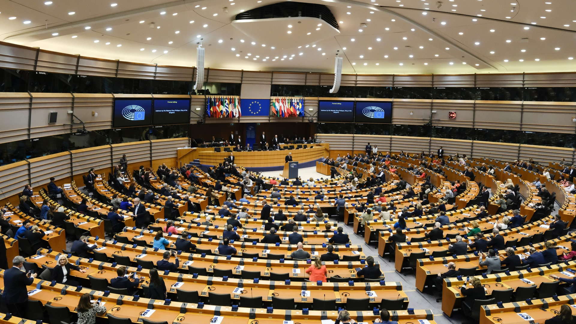 Trei europarlamentari români, implicați în scandalul de corupție din PE. Huawei ar fi dat mită pentru lobby la vârful UE