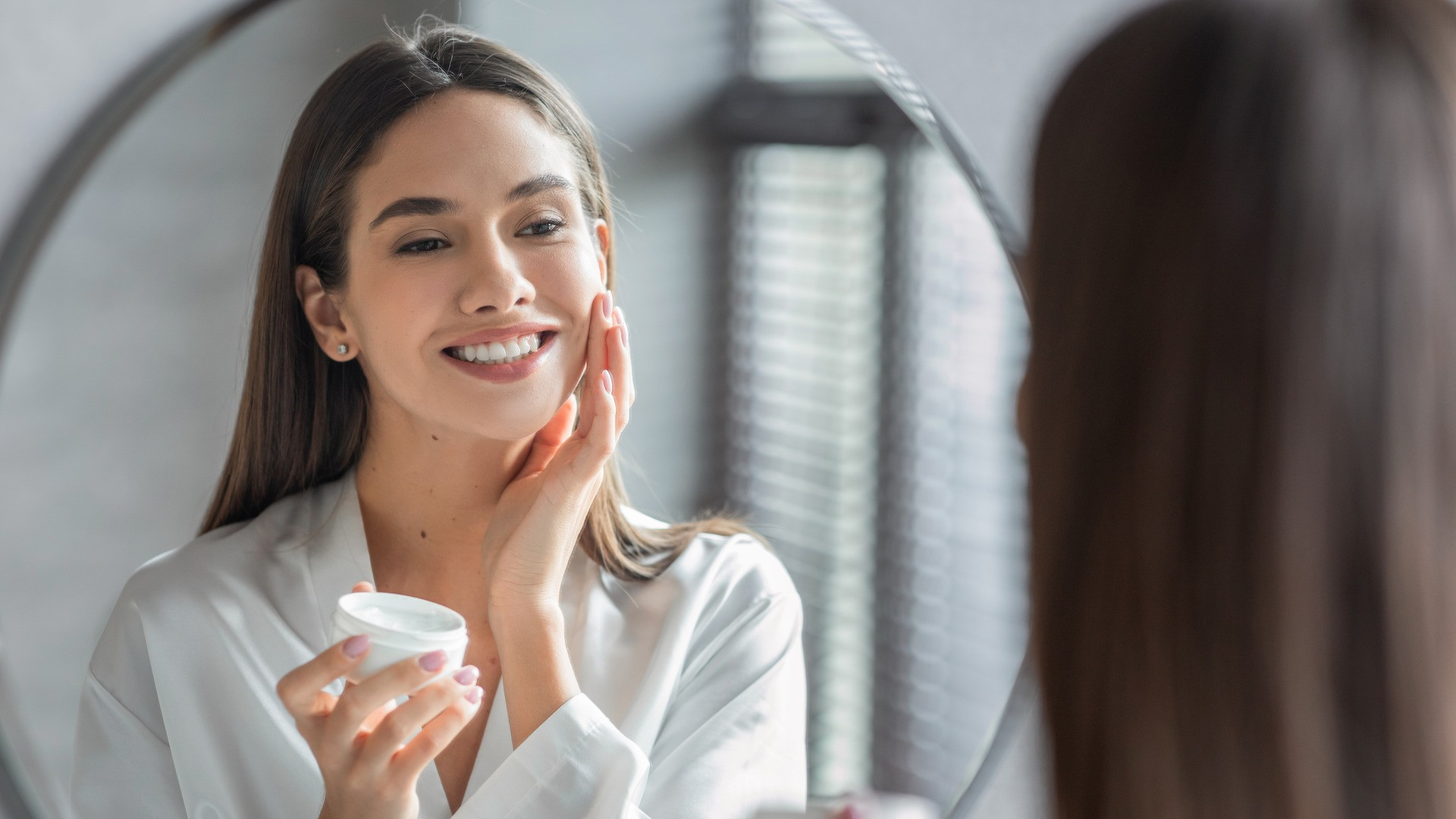 Legătura dintre dinți și aspectul tânăr al pielii. Soluțiile moderne care ajută la prevenirea îmbătrânirii